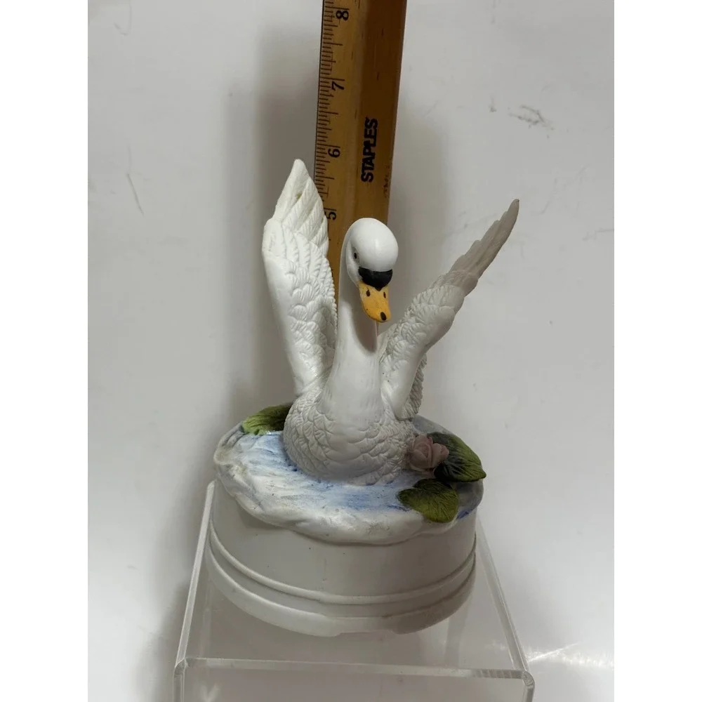 Vintage Porcelain Swan‎ Music Box Rotating Figurine White Bird Lily Pad Matte